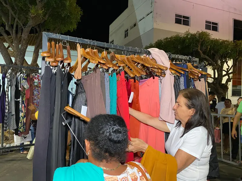 Bazar da Esperança aconteceu na Praça Leônidas Melo