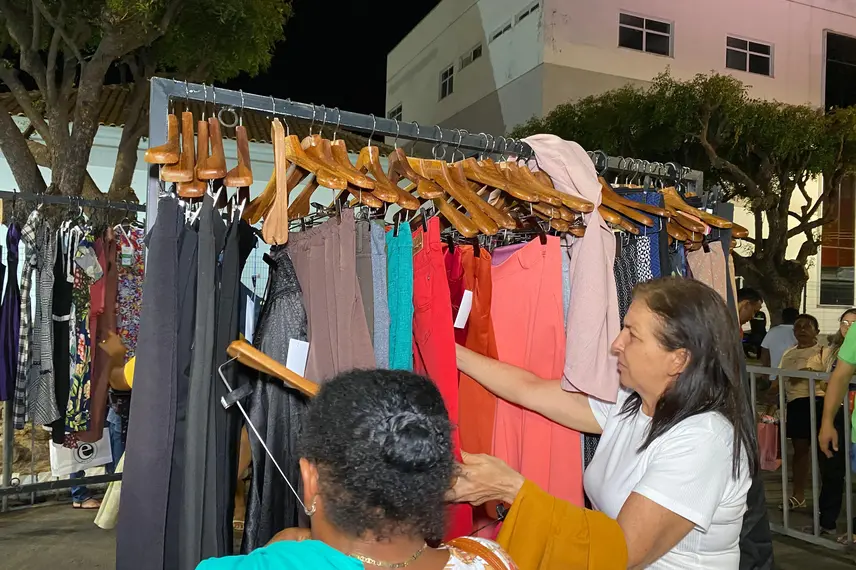 Bazar da Esperança aconteceu na Praça Leônidas Melo