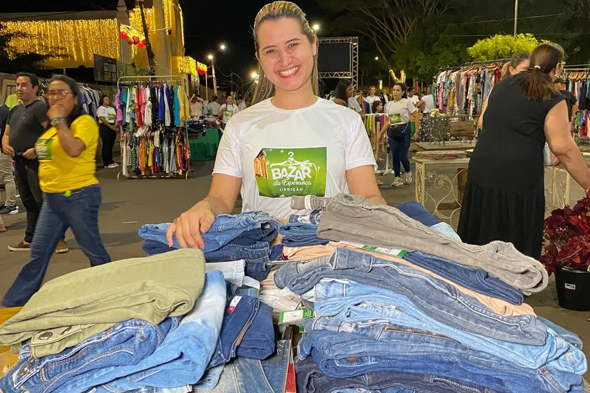 Bazar da Esperança aconteceu na Praça Leônidas Melo