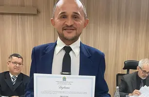 Bispo é diplomado prefeito de São Miguel da Baixa Grande pela Justiça Eleitoral (Foto: Reprodução)