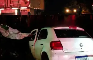 Colisão entre carro e carreta deixa três mortos e um ferido na BR-135, em Corrente (Foto: Reprodução/Portal B1)