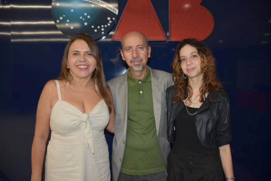 Conceição Carcará lança livro sobre trajetória de superação em solenidade na OAB