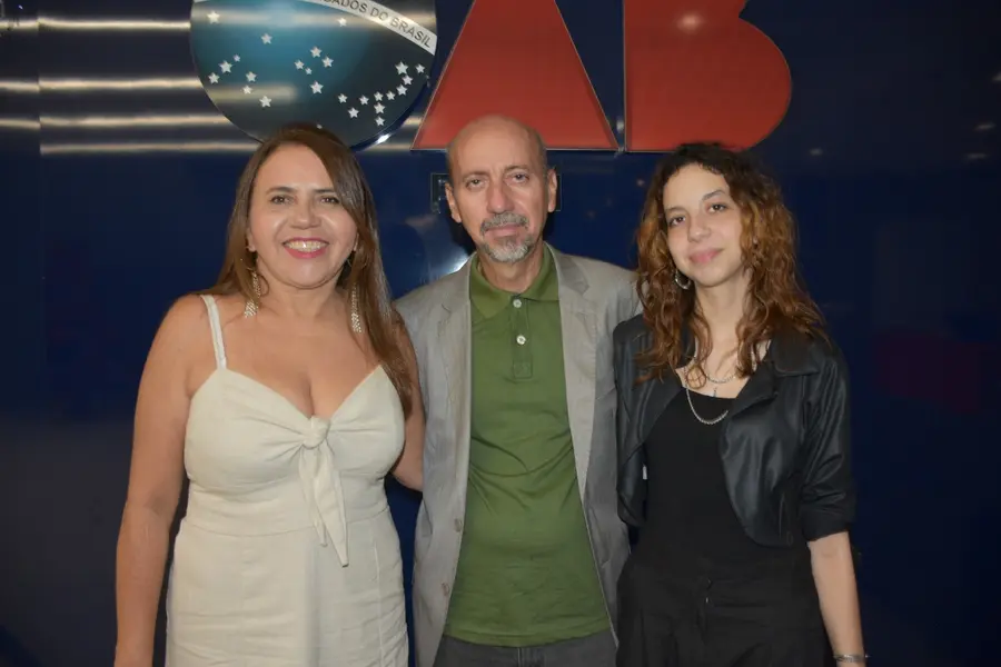 Conceição Carcará lança livro sobre trajetória de superação em solenidade na OAB