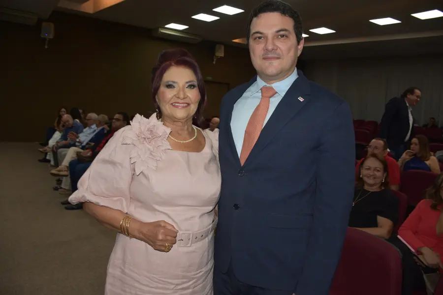 Conceição Carcará lança livro sobre trajetória de superação em solenidade na OAB