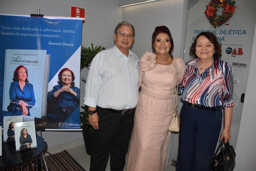 Conceição Carcará lança livro sobre trajetória de superação em solenidade na OAB