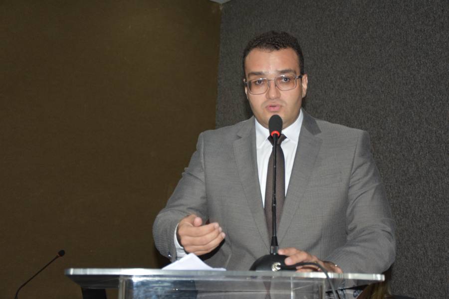 Conceição Carcará lança livro sobre trajetória de superação em solenidade na OAB