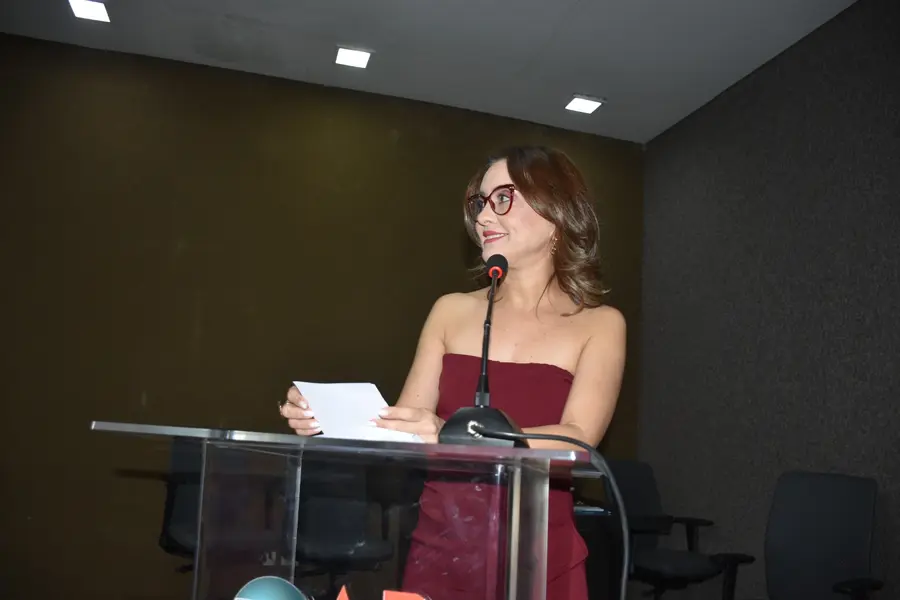 Conceição Carcará lança livro sobre trajetória de superação em solenidade na OAB