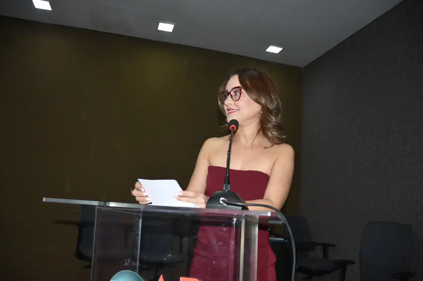 Conceição Carcará lança livro sobre trajetória de superação em solenidade na OAB Conceição Carcará lança livro sobre trajetória de superação em solenidade na OAB