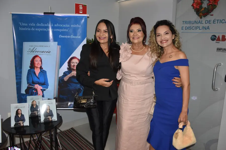 Conceição Carcará lança livro sobre trajetória de superação em solenidade na OAB