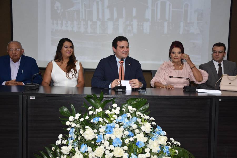 Conceição Carcará lança livro sobre trajetória de superação em solenidade na OAB