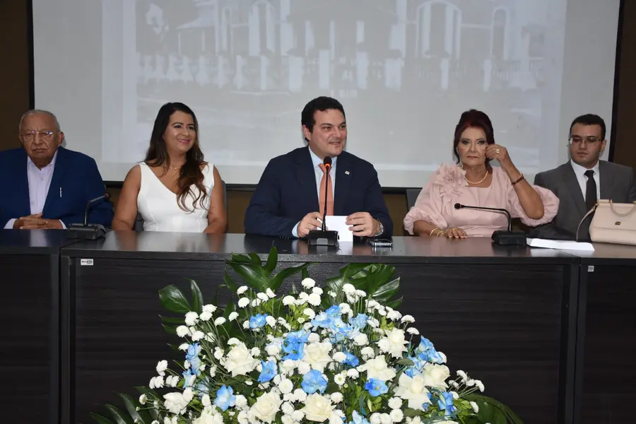 Conceição Carcará lança livro sobre trajetória de superação em solenidade na OAB