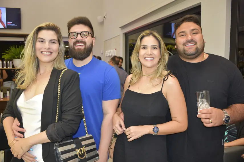 Coquetel de inauguração do Escovei Teresina reúne amigos e familiares Coquetel de inauguração do Escovei Teresina reúne amigos e familiares