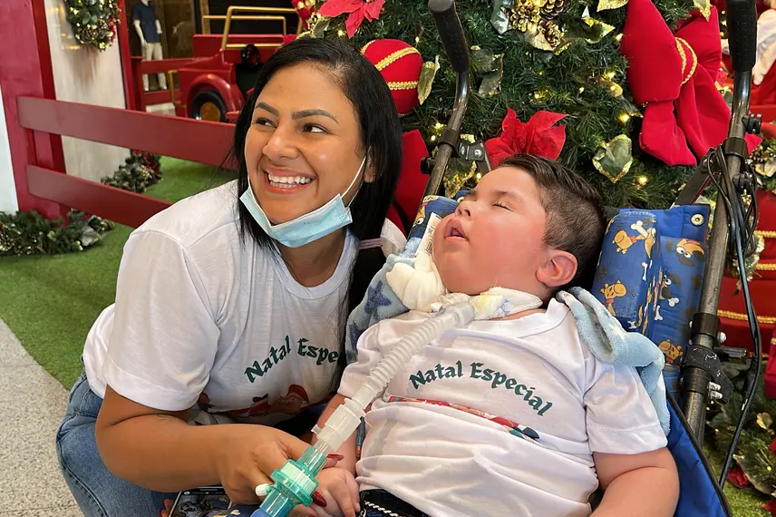 Crianças em tratamento de AME visitam Papai Noel em Teresina
