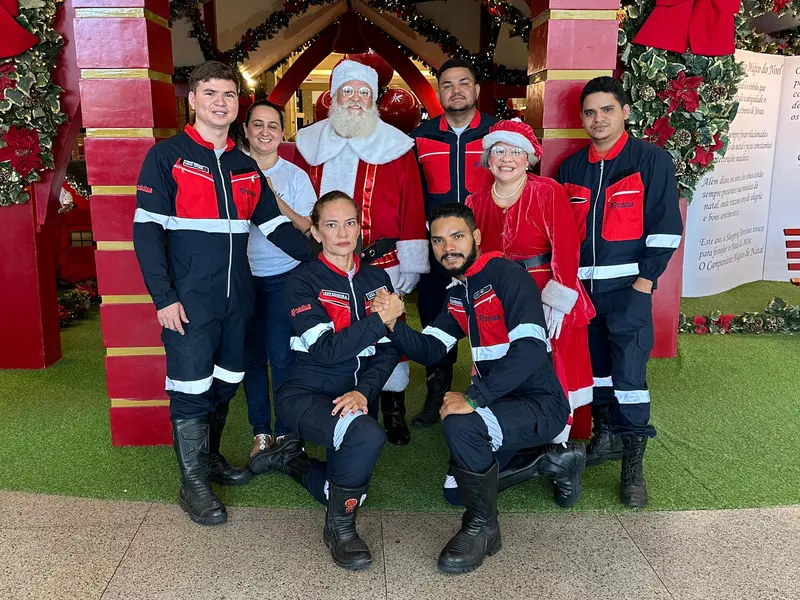 Crianças em tratamento de AME visitam Papai Noel em Teresina