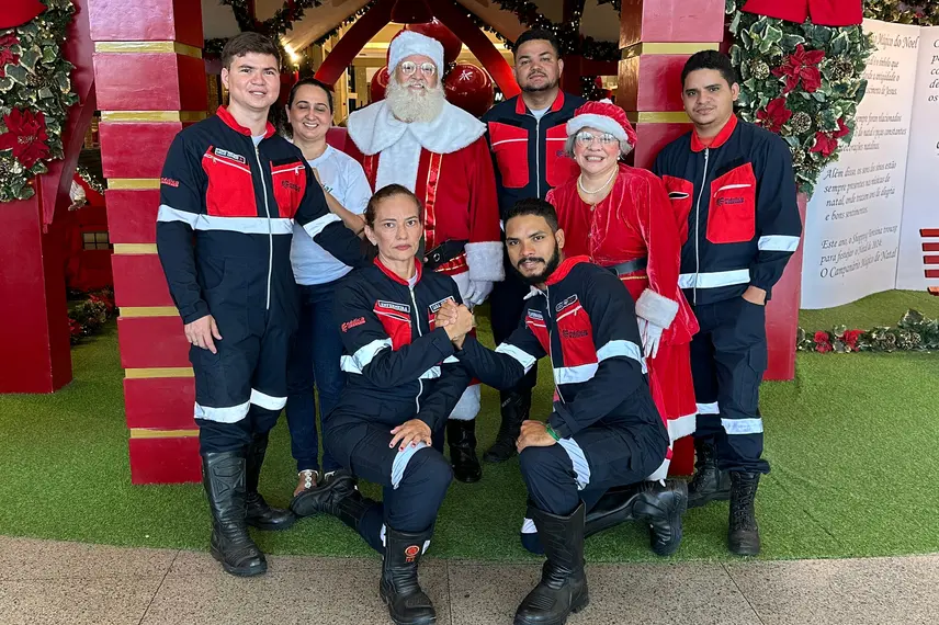 Crianças em tratamento de AME visitam Papai Noel em Teresina