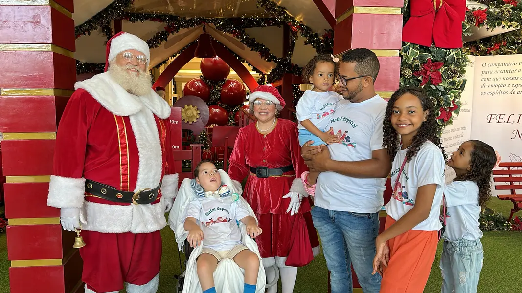Crianças em tratamento de AME visitam Papai Noel em Teresina