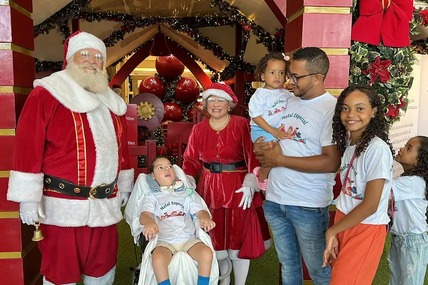 Crianças em tratamento de AME visitam Papai Noel em Teresina