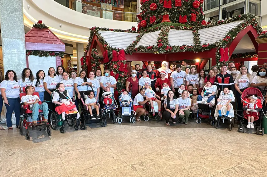 Crianças em tratamento de AME visitam Papai Noel em Teresina