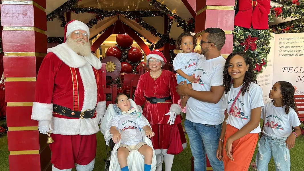 Crianças em tratamento de AME visitam Papai Noel em Teresina