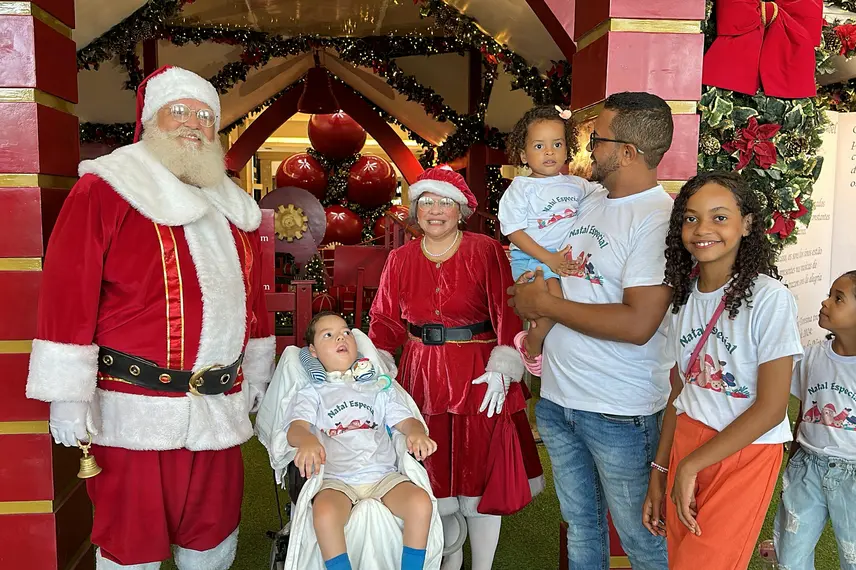 Crianças em tratamento de AME visitam Papai Noel em Teresina
