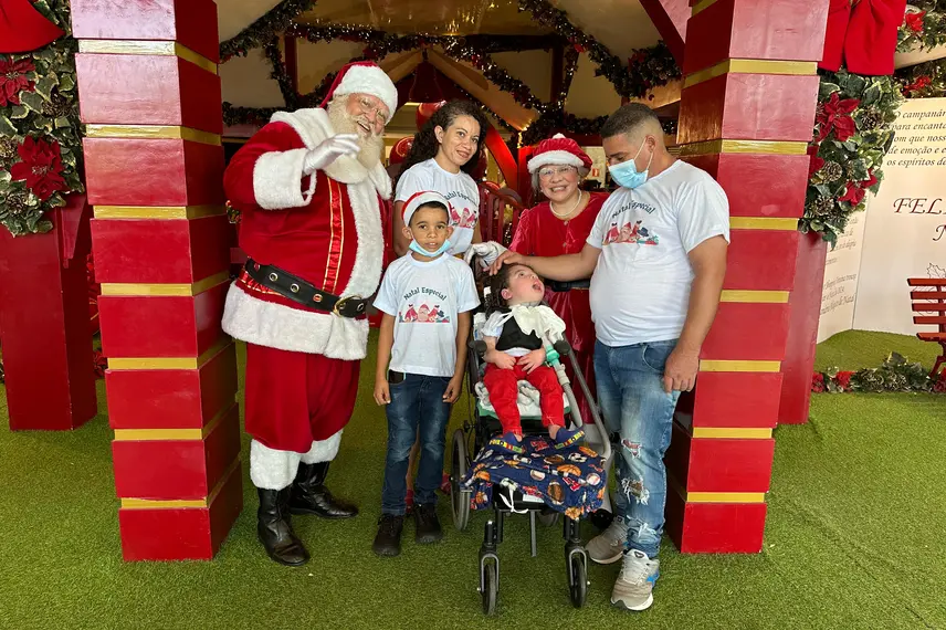 Crianças em tratamento de AME visitam Papai Noel em Teresina
