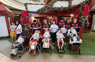 Crianças em tratamento de AME visitam Papai Noel em Teresina (Foto: Conecta Piauí)