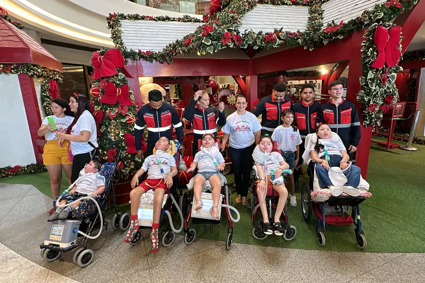 Crianças em tratamento de AME visitam Papai Noel em Teresina