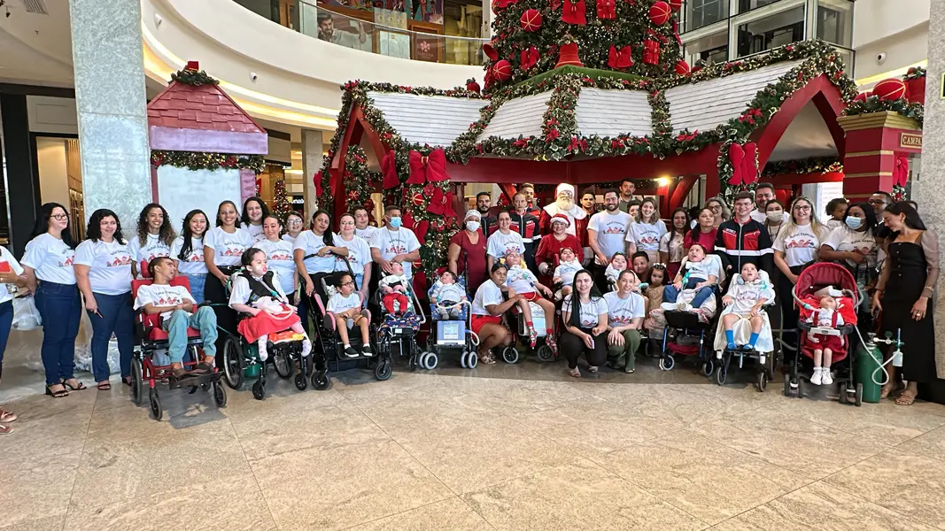Crianças em tratamento de AME visitam Papai Noel em Teresina
