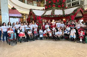 Crianças em tratamento de AME visitam Papai Noel em Teresina (Foto: Conecta Piauí)