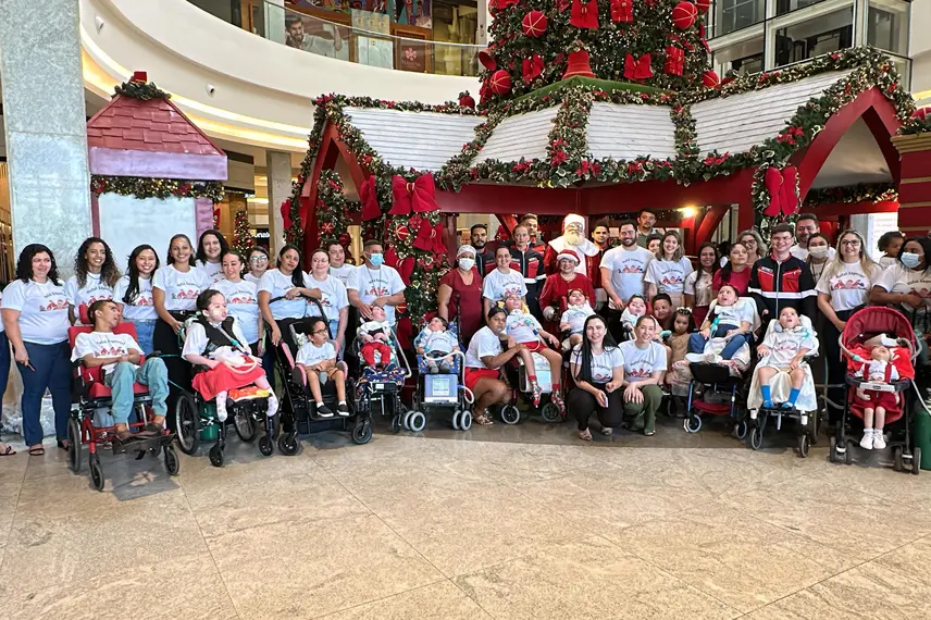 Crianças em tratamento de AME visitam Papai Noel em Teresina