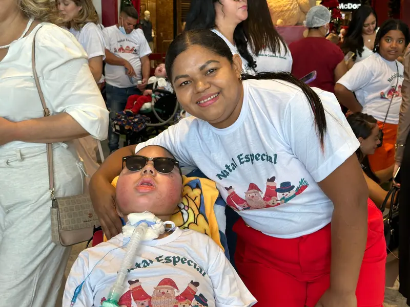 Crianças em tratamento de AME visitam Papai Noel em Teresina