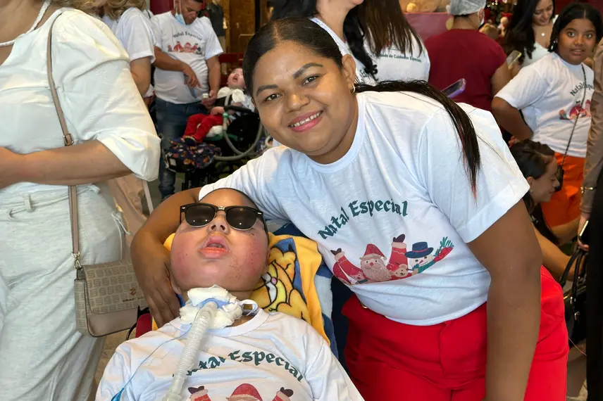 Crianças em tratamento de AME visitam Papai Noel em Teresina