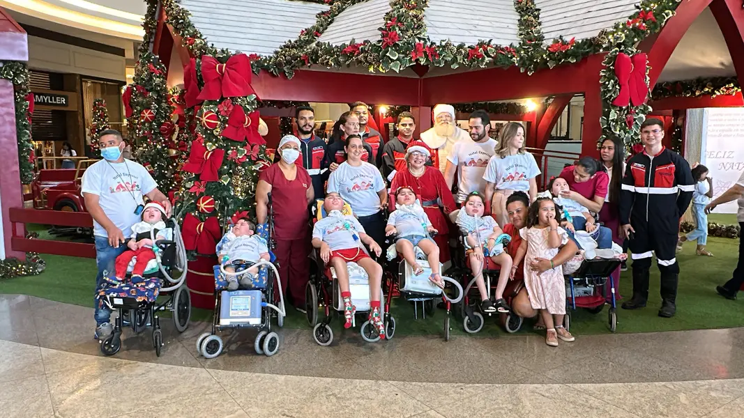 Crianças em tratamento de AME visitam Papai Noel em Teresina