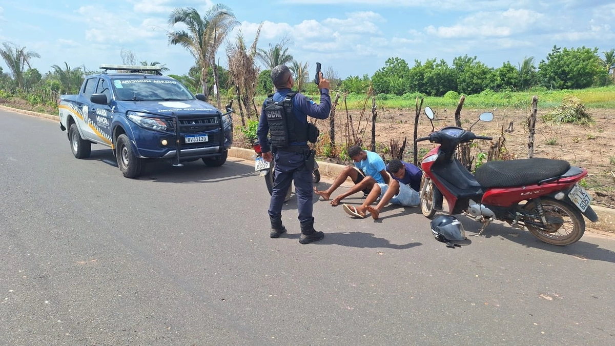 Criminosos com extensa ficha criminal são presos após roubo de moto em Teresina