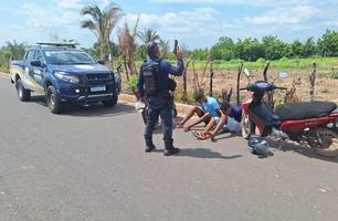 Criminosos com extensa ficha criminal são presos após roubo de moto em Teresina (Foto: Reprodução)