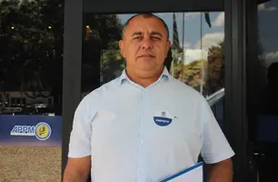 Dejair Lima de Sousa (Binha), prefeito de Jardim do Mulato-PI (Foto: Reprodução / Portal R10)