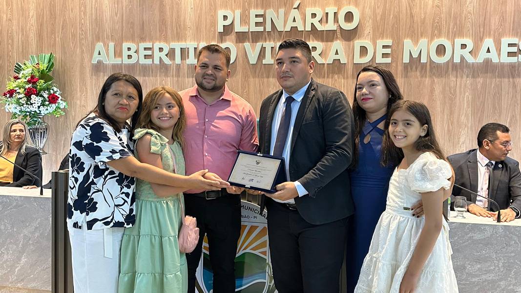 Demerval Lobão celebra 61 anos com homenagens e grande festa