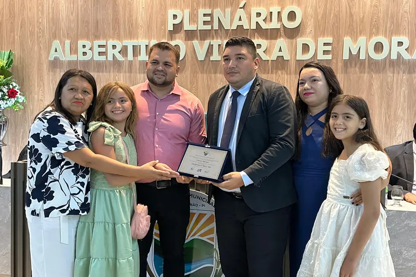 Demerval Lobão celebra 61 anos com homenagens e grande festa