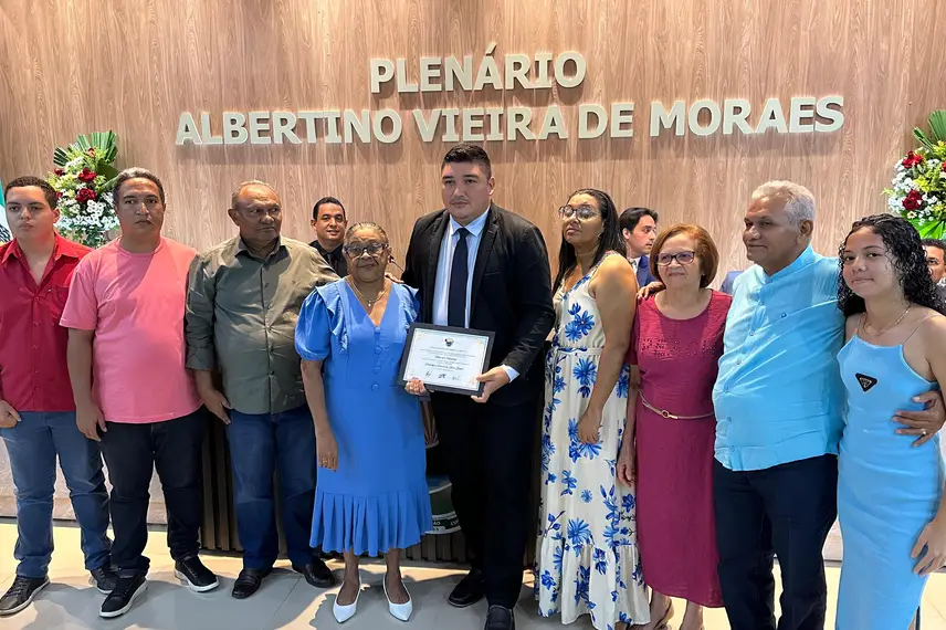 Demerval Lobão celebra 61 anos com homenagens e grande festa Demerval Lobão celebra 61 anos com homenagens e grande festa