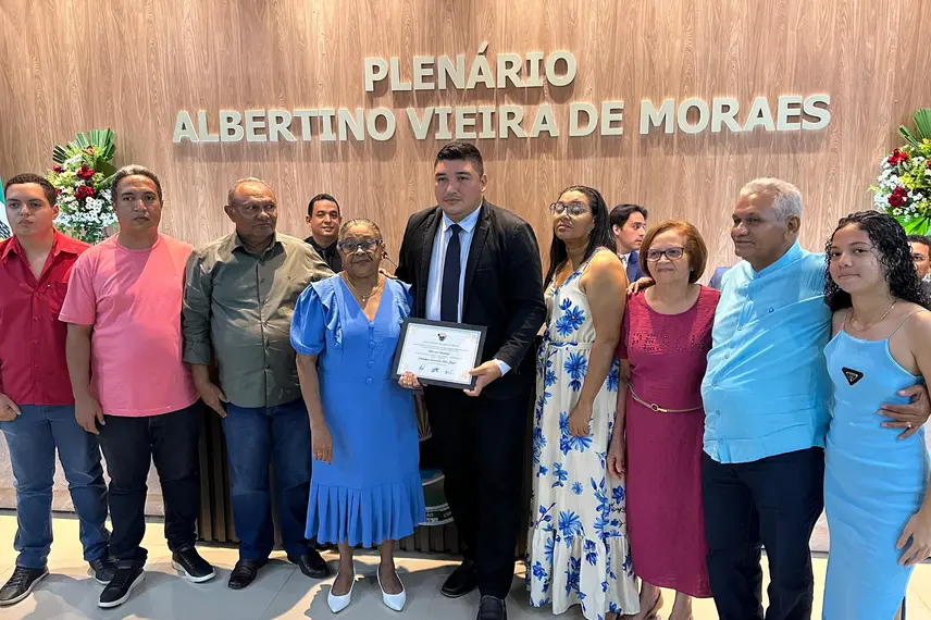 Demerval Lobão celebra 61 anos com homenagens e grande festa