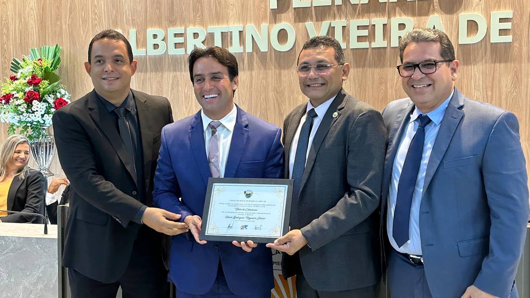 Demerval Lobão celebra 61 anos com homenagens e grande festa