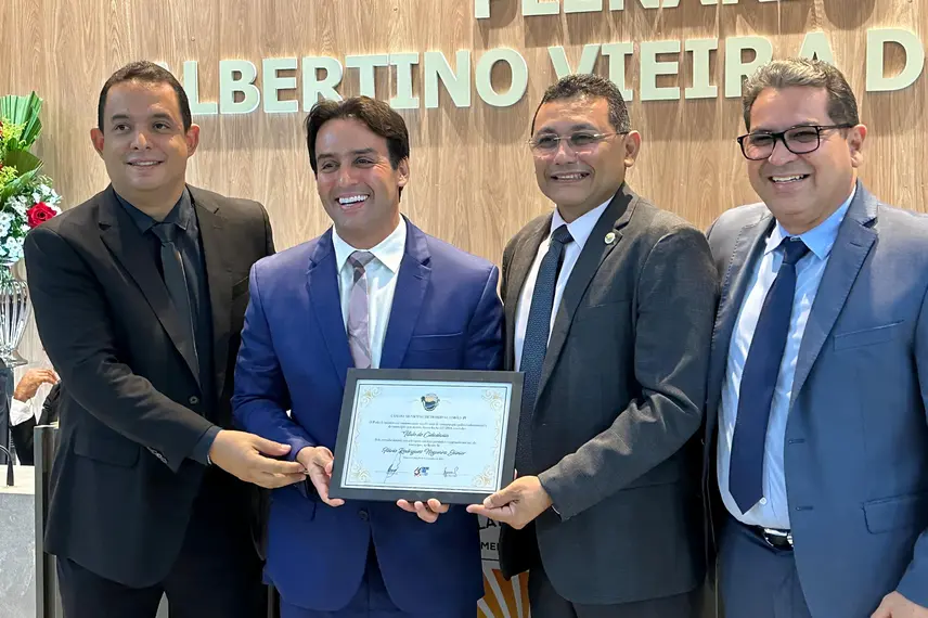 Demerval Lobão celebra 61 anos com homenagens e grande festa