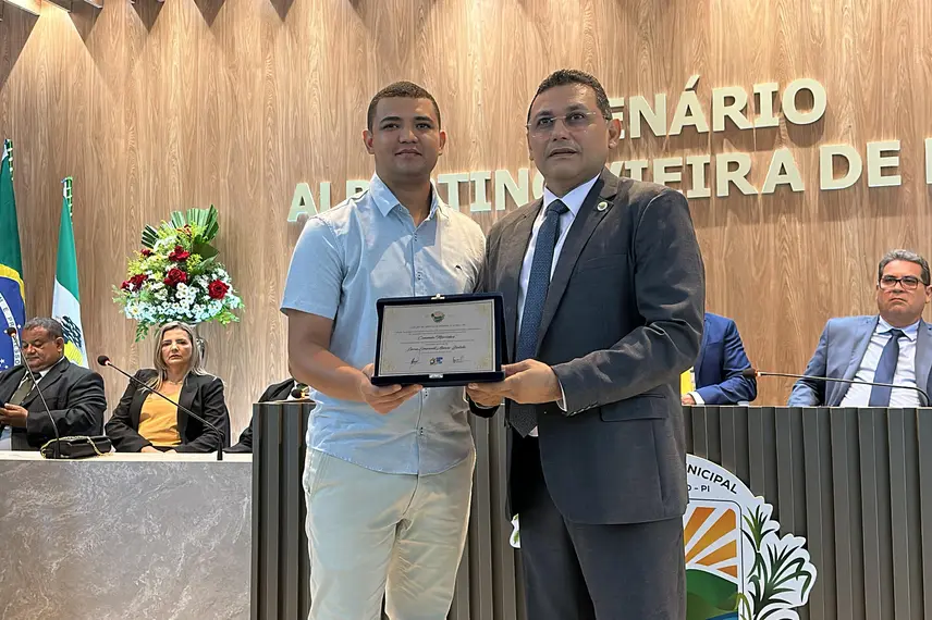 Demerval Lobão celebra 61 anos com homenagens e grande festa