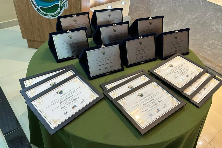 Demerval Lobão celebra 61 anos com homenagens e grande festa