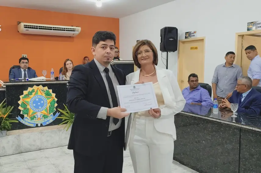 Eleitos de cinco municípios piauienses são diplomados em Manoel Emídio Eleitos de cinco municípios piauienses são diplomados em Manoel Emídio