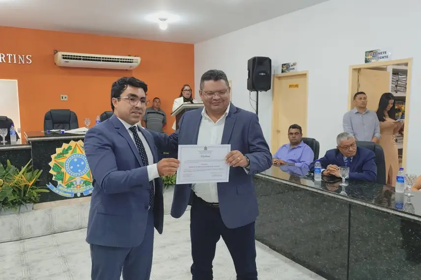 Eleitos de cinco municípios piauienses são diplomados em Manoel Emídio Eleitos de cinco municípios piauienses são diplomados em Manoel Emídio