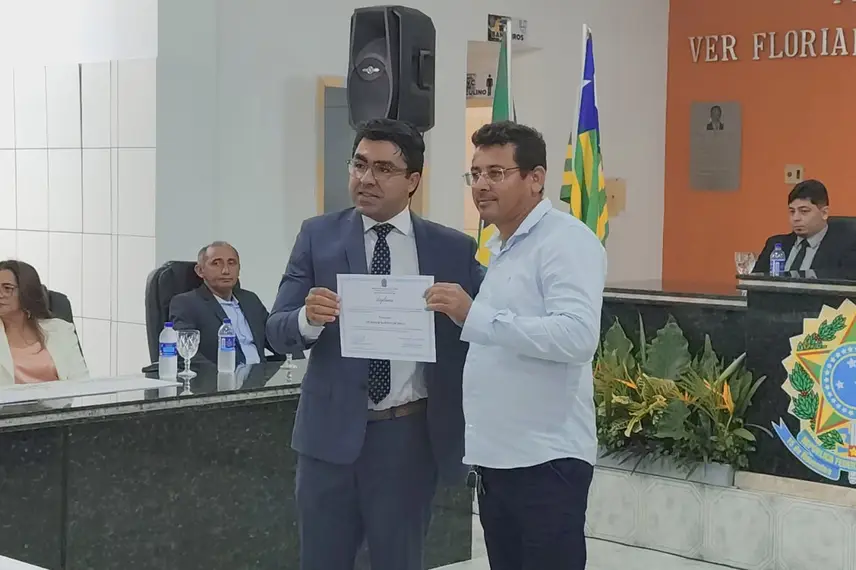 Eleitos de cinco municípios piauienses são diplomados em Manoel Emídio Eleitos de cinco municípios piauienses são diplomados em Manoel Emídio