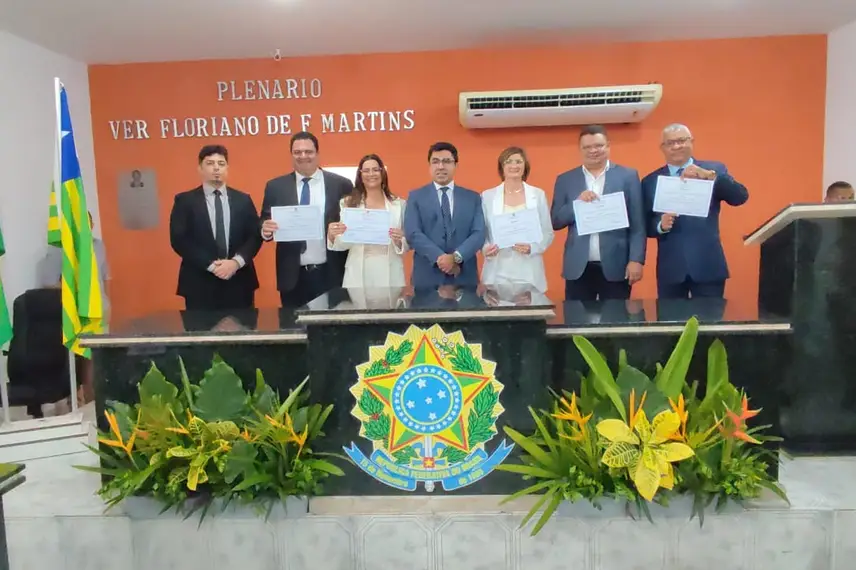 Eleitos de cinco municípios piauienses são diplomados em Manoel Emídio Eleitos de cinco municípios piauienses são diplomados em Manoel Emídio