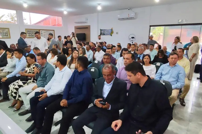 Eleitos de cinco municípios piauienses são diplomados em Manoel Emídio Eleitos de cinco municípios piauienses são diplomados em Manoel Emídio