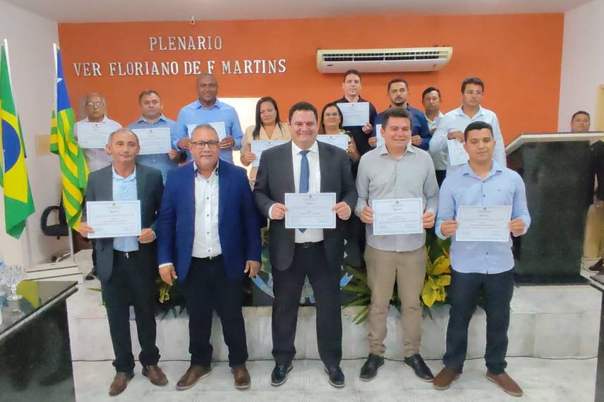 Eleitos de cinco municípios piauienses são diplomados em Manoel Emídio Eleitos de cinco municípios piauienses são diplomados em Manoel Emídio